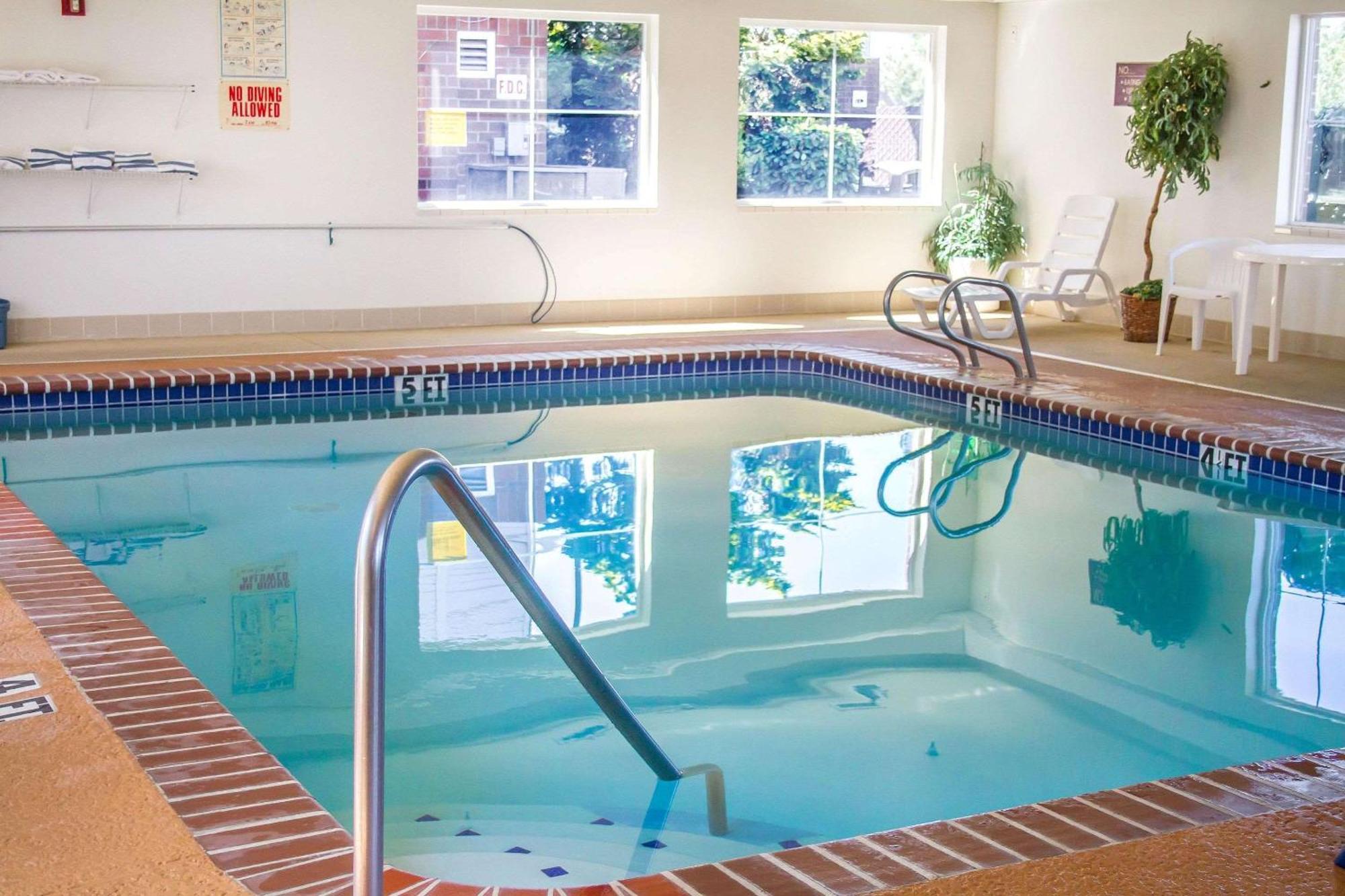 Quality Inn & Suites Longview Kelso Экстерьер фото